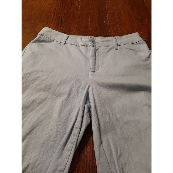 Size 6 St Johns Bay Blue Denim Jean Capri Casual Pants with Pockets Mid Rise - Picture 2 of 3